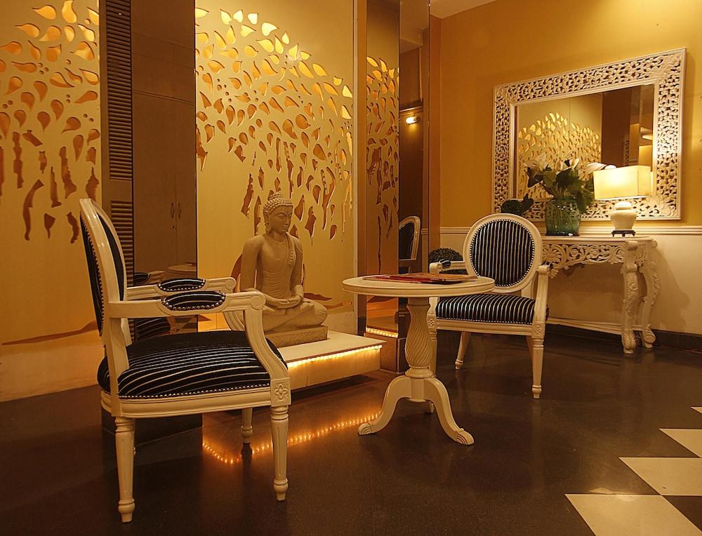 Ajanta - Free Airport Pick Up Service Hotel 3*