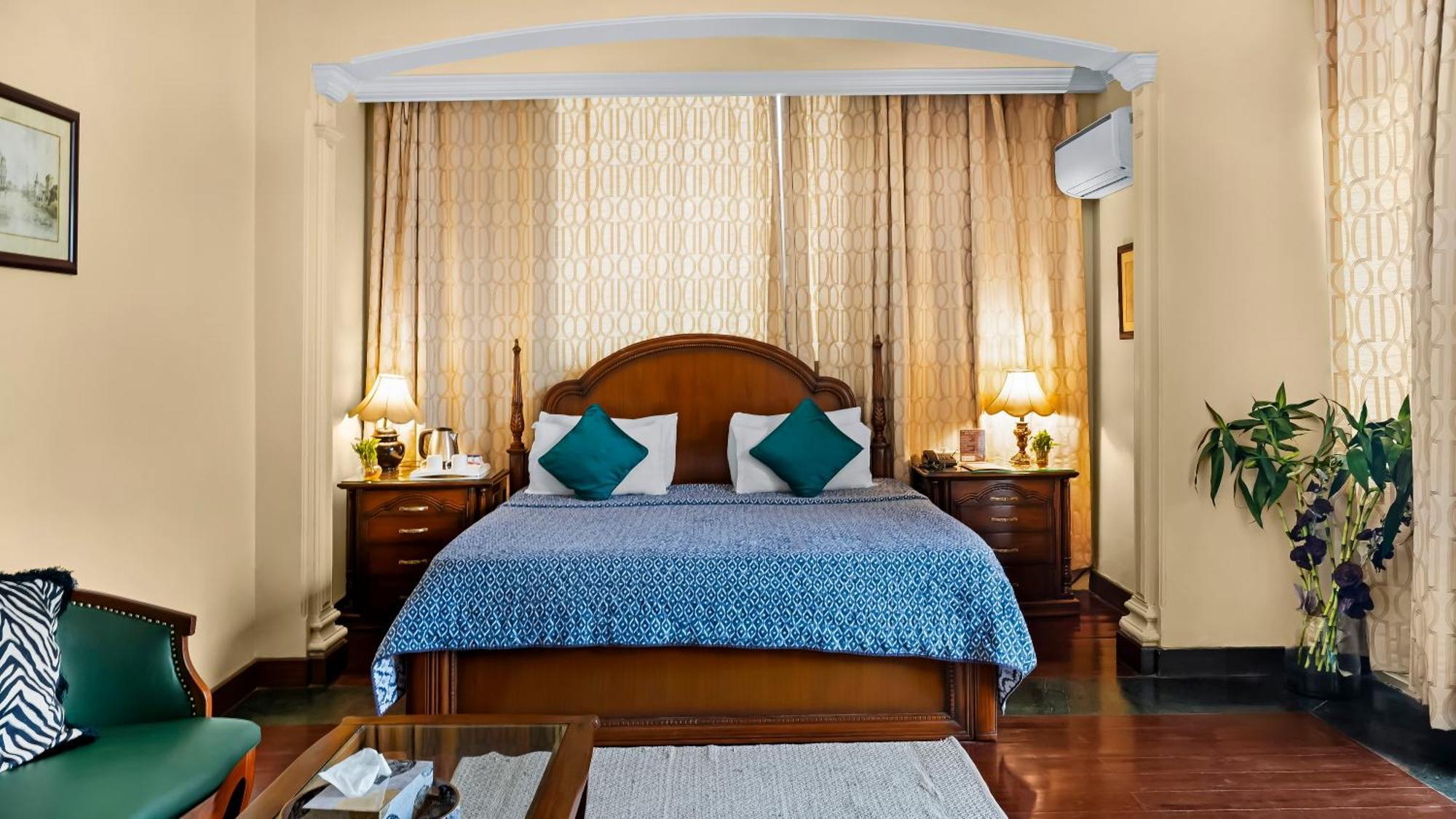 Ajanta - Free Airport Pick Up Service Hotel 3*